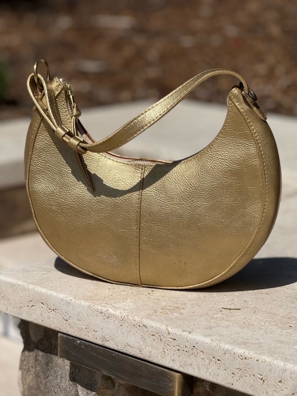 Classic Nora in metallic gold - Picture 2 of 10